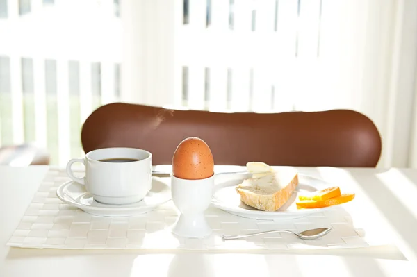 Café, pan y huevos para el desayuno — Foto de Stock