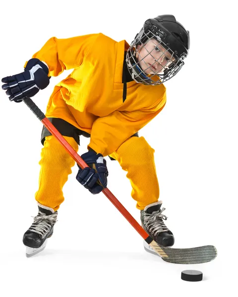 Söt pojke i gula hockey uniform Stockbild