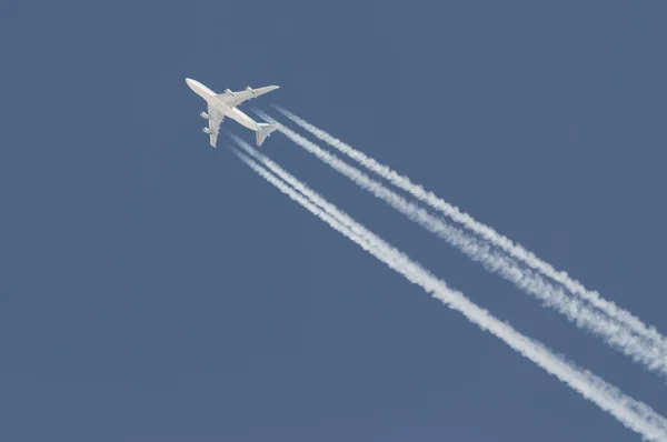 Boeing 747 lasciando contrail Foto Stock Royalty Free