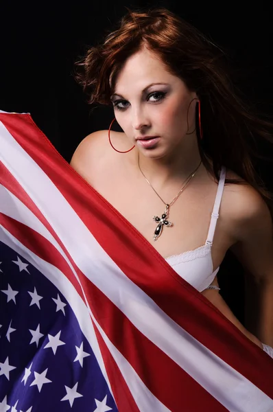 アメリカの国旗を持つ少女 — ストック写真