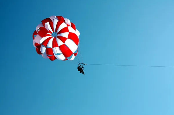 Parachute vlucht Rechtenvrije Stockafbeeldingen