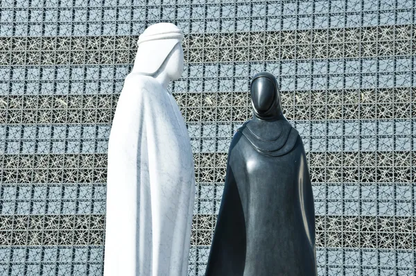 Statues of Arab Man and Woman — Stock Photo, Image