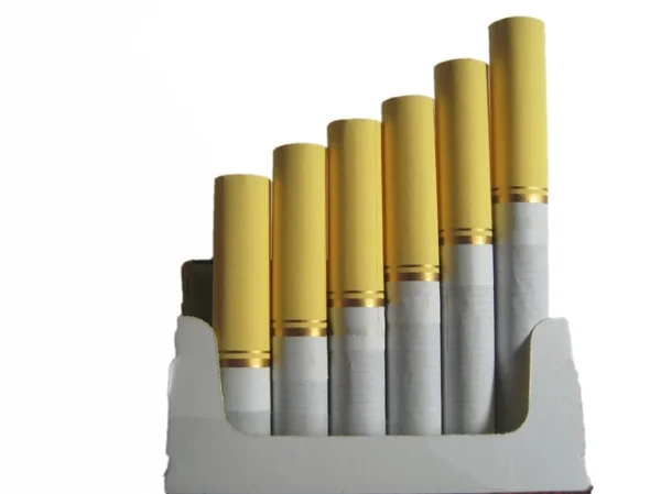Cigaretta flip doboz elszigetelt fehér szűrő — Stock Fotó