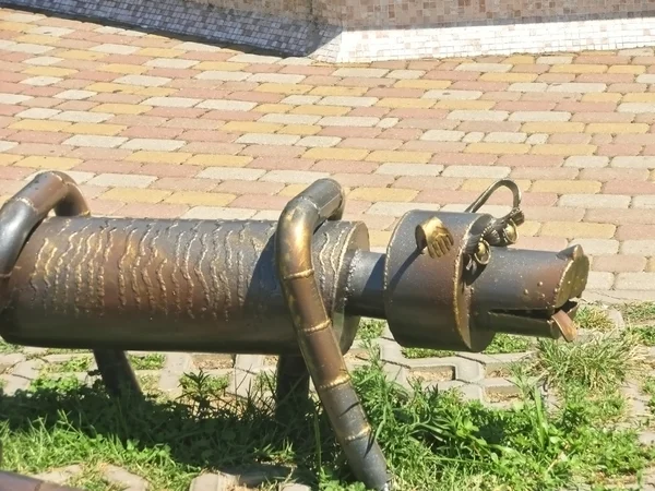 Iron dog in the park of Sochi — Stock Photo, Image