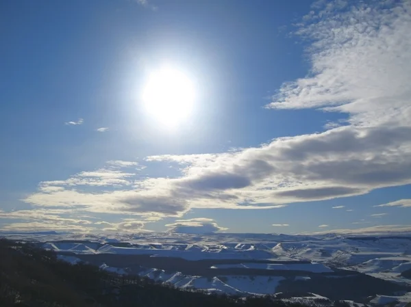 큰 태양 및 구름에서 코 카 서 스 산맥 — 스톡 사진