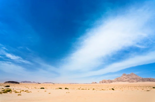 Paisaje nublado bajo el postre Wadi Rum , —  Fotos de Stock