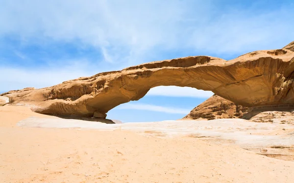 Sandstone Bridge rock in Wadi Rum dessert — Stock Photo, Image