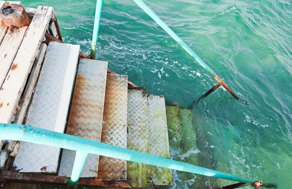 Calzada metálica dos Agua del Mar Rojo —  Fotos de Stock