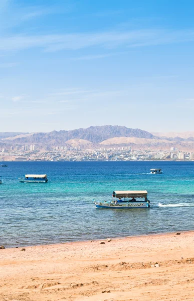 Golfo de Aqaba e vista sobre a cidade de Israel Eilat — Fotografia de Stock