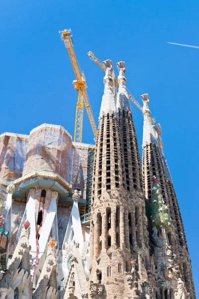 Torres da Sagrada Família basílica em Barcelona — Fotografia de Stock