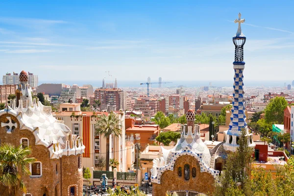 Panorama van barcelona stad vanaf park guell — Stockfoto