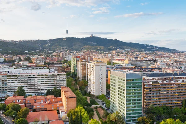 Vista de Barcelona y la montaña del Tibidabo —  Fotos de Stock