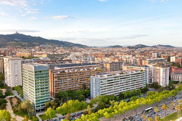 Vista sobre Barcelona avenida Diagonal e Montanha Tibidabo — Fotografia de Stock