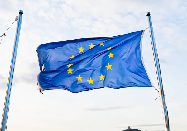 Bandera de Europa bajo Barcelona —  Fotos de Stock