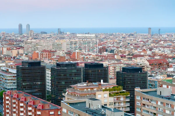 Barcelona i sen blå kväll — Stockfoto