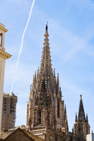Gotická věž barcelonské katedrály — Stock fotografie