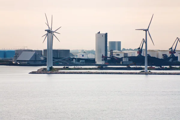 Middelgrunden - farm wiatrowych w morzu w pobliżu copenhagen — Zdjęcie stockowe