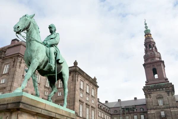 コペンハーゲンでクリスチャンスボー城の記念碑 — ストック写真