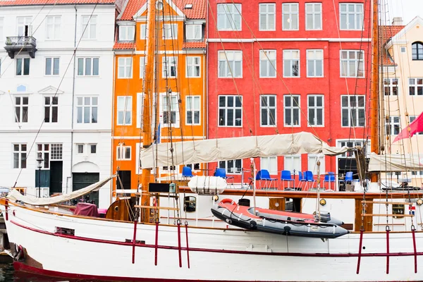 Высокий корабль в Нихавне, Копенгаген — стоковое фото