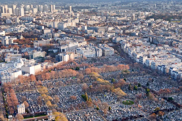Vista sobre Montparnasse Cemitério em Paris — Fotografia de Stock