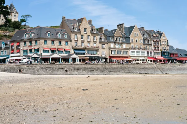 Waterfront of town Cancale in summer day, France — Stock Photo, Image