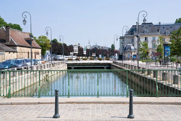 Kanál ve městě troyes, Francie — Stock fotografie