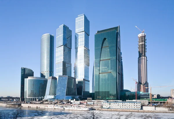 Vista sobre nuevos edificios de la ciudad de Moscú en invierno — Foto de Stock