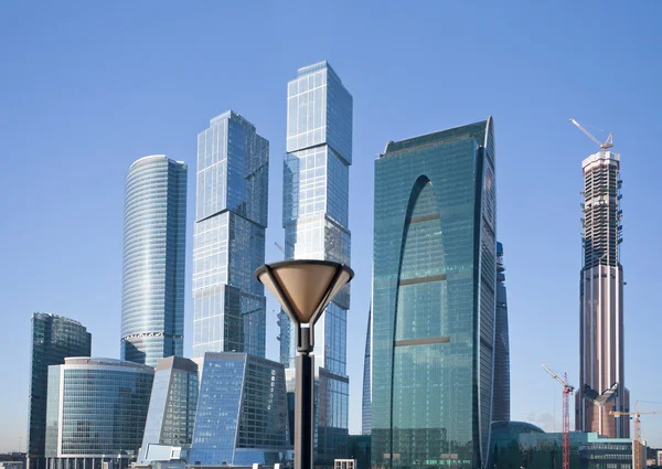 Vista sobre novos edifícios da cidade de Moscou no inverno — Fotografia de Stock