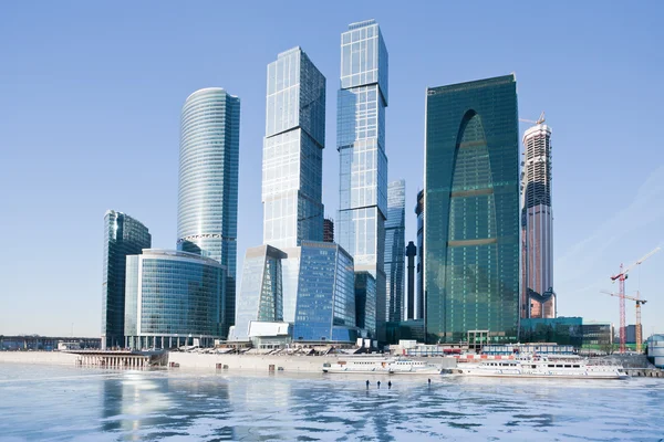 Pohled na nové moskevské budovy v zimě — Stock fotografie