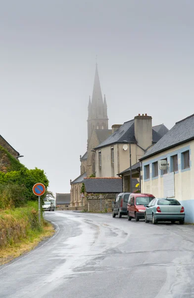 Cattedrale di Treguier con tempo nebbioso, Bretagna, Francia — Foto Stock