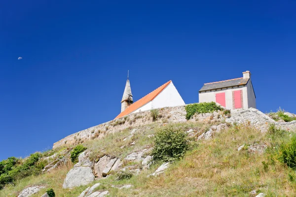 Capela Saint Michel na ilha de Ile de Brehat, na Bretanha — Fotografia de Stock