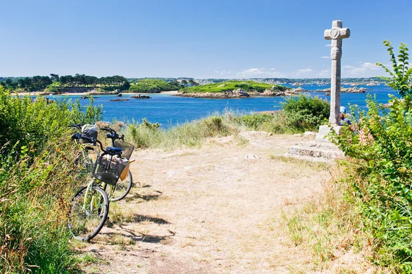 ブルターニュ地域圏の島イル ・ デ ・ ブレハで観光自転車 — ストック写真