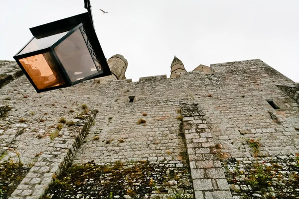 Каменная стена старого замка — стоковое фото