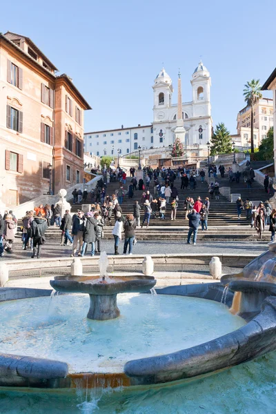 Fountain on Spanish square with Spanish Steps on background, Rome — Stock Photo, Image