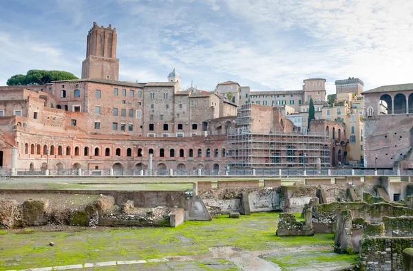 Antyczne ruiny rzymskiego forum na wzgórza Kapitolu w Rzymie — Zdjęcie stockowe