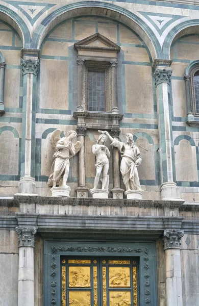 Fragment of east gate of Baptistery in Florence — Stock Photo, Image