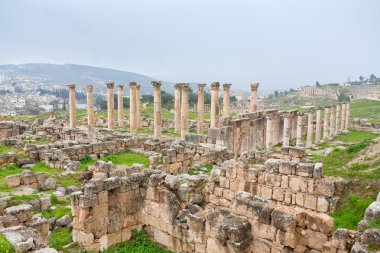 Antik şehir gerasa ve modern jerash Panoraması