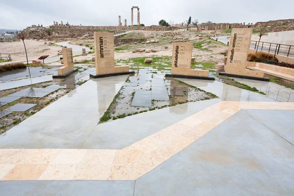 Историческая площадь на античной цитадели в Аммане — стоковое фото