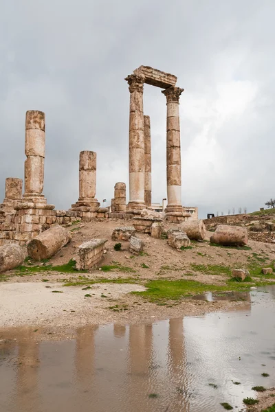 Świątynia Herkulesa w zabytkowej Cytadeli w amman — Zdjęcie stockowe