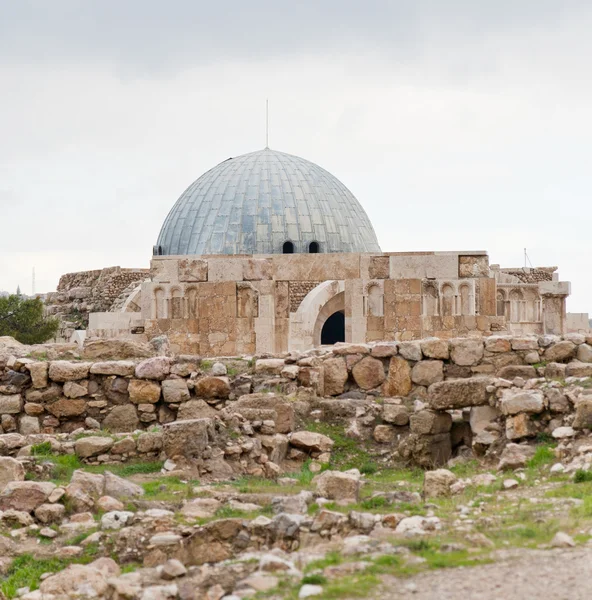 Vista para o palácio omíada na antiga cidadela de Amã — Fotografia de Stock