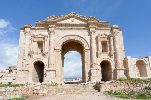 Boog van Hadrianus in antieke stad gerasa jerash in Jordanië — Stockfoto