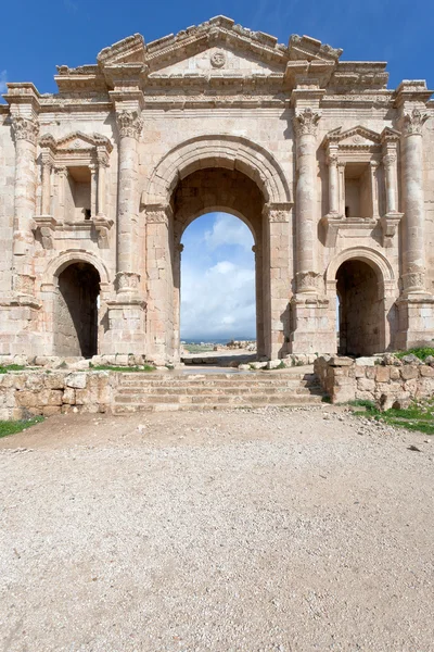 Arch of Hadrian in antique city of Gerasa Jerash in Jordan — Stock Photo, Image