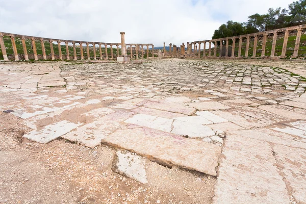 Forum ovale in città antica Jerash in Giordania — Foto Stock