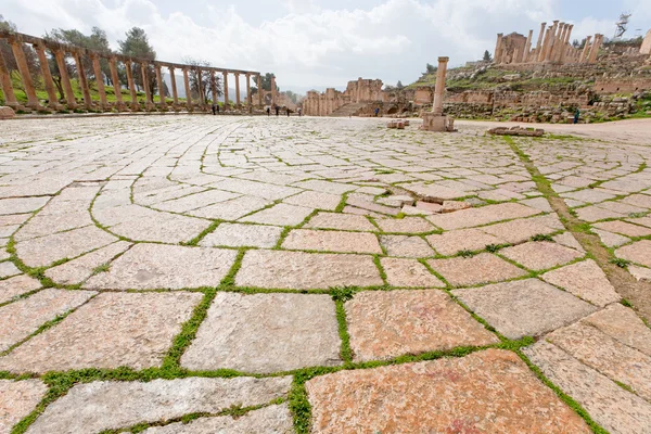 Oválný fórum v antické město jerash v Jordánsku — Stock fotografie