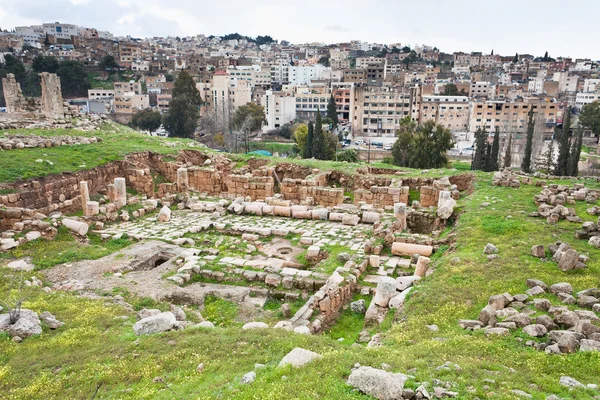 Panorama della città antica Gerasa e Jerash moderno — Foto Stock