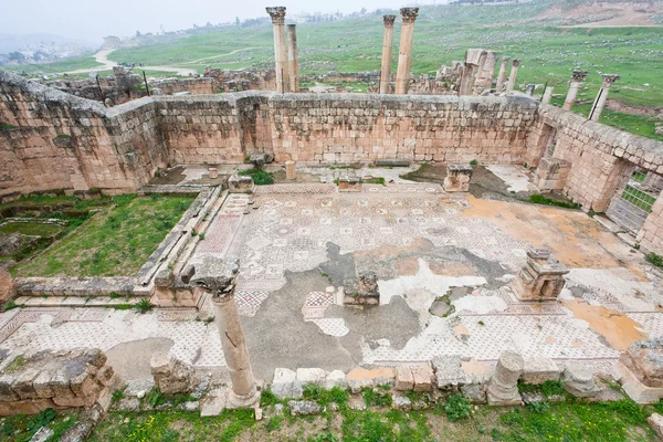 Ruina de la iglesia cristiana en la ciudad antigua Jerash , —  Fotos de Stock