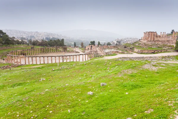 Panorama of ancient city Gerasa and modern Jerash — Stock Photo, Image