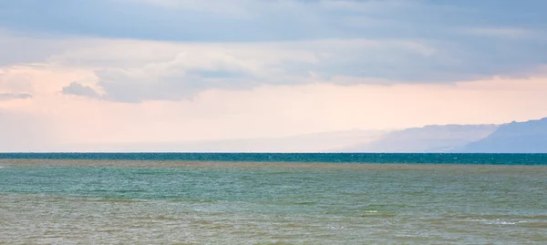 Mar Muerto en día nublado — Foto de Stock
