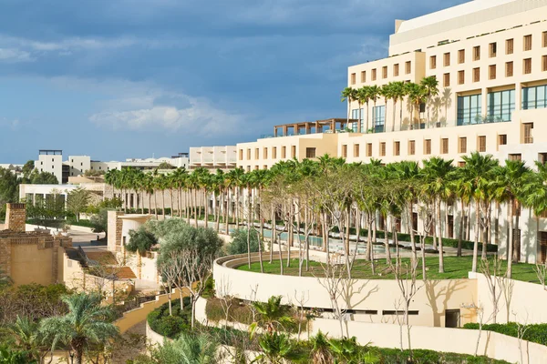 Bekijk op resort gebouwen aan de kust van de dode zee — Stockfoto