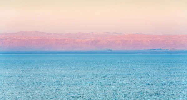 ölü deniz kenarı pembe gündoğumu